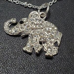 Silver tone necklace and elephant pendant 20"